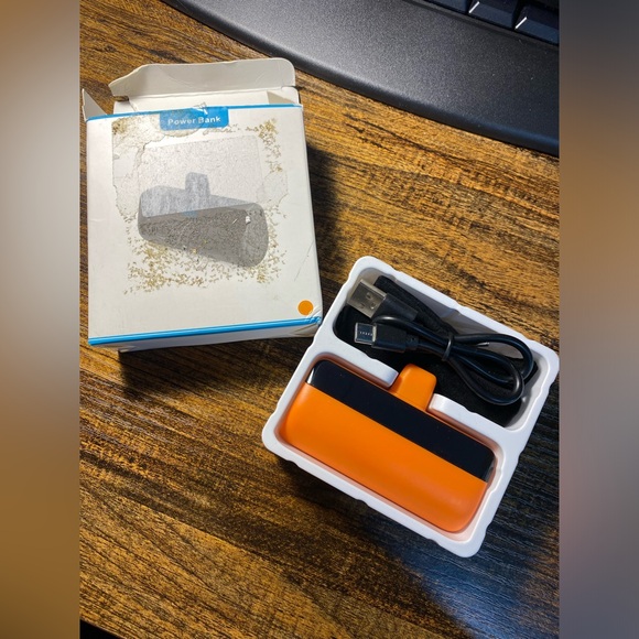 Mini Portable Charger with USB-C Connector 5200mAh,Compact LCD, power bank - Picture 9 of 11